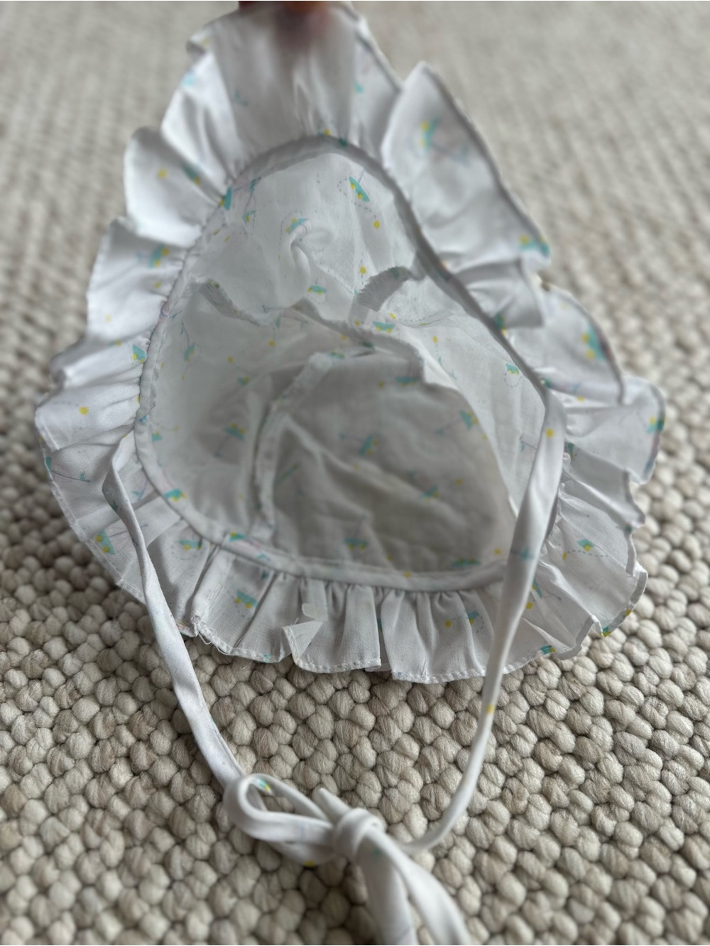 Vintage Ruffle Bonnet 587 - Picture 3 of 4